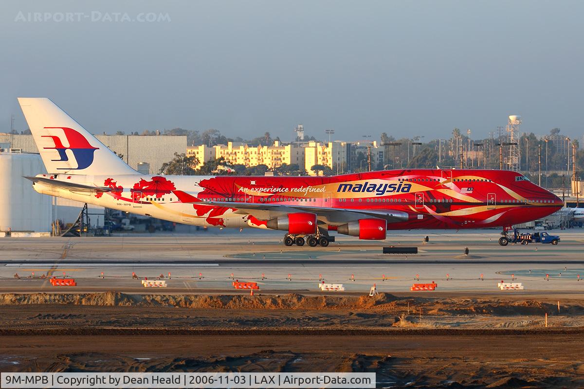 9M-MPB, 1993 Boeing 747-4H6 C/N 25699/965, Malaysia 9M-MPB taxiing to the Tom Bradley International Terminal.