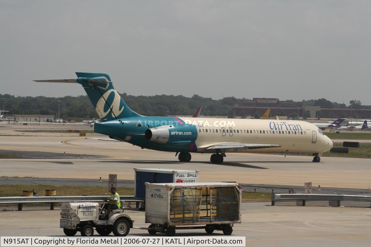 N915AT, 2001 Boeing 717-200 C/N 55085, Air Tran taxiing by