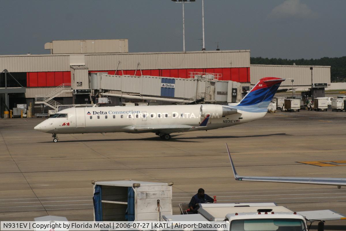 N931EV, 2005 Bombardier CRJ-200ER (CL-600-2B19) C/N 8015, Coming back to the gate