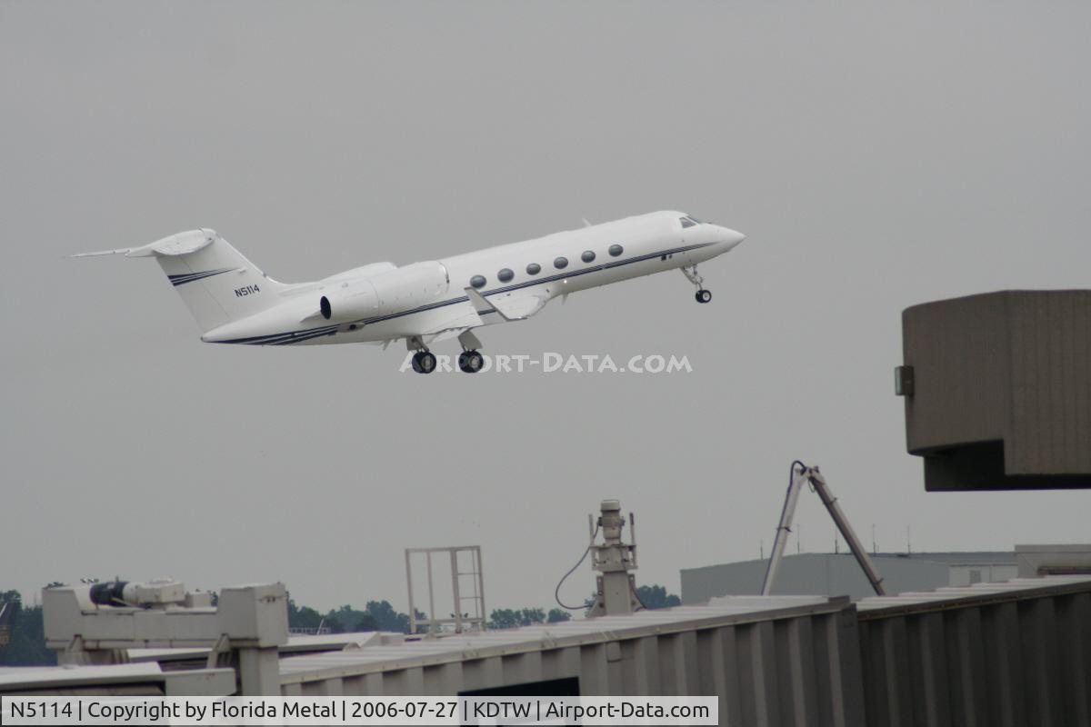 N5114, 2005 Gulfstream Aerospace G-IV C/N 4016, General Motors