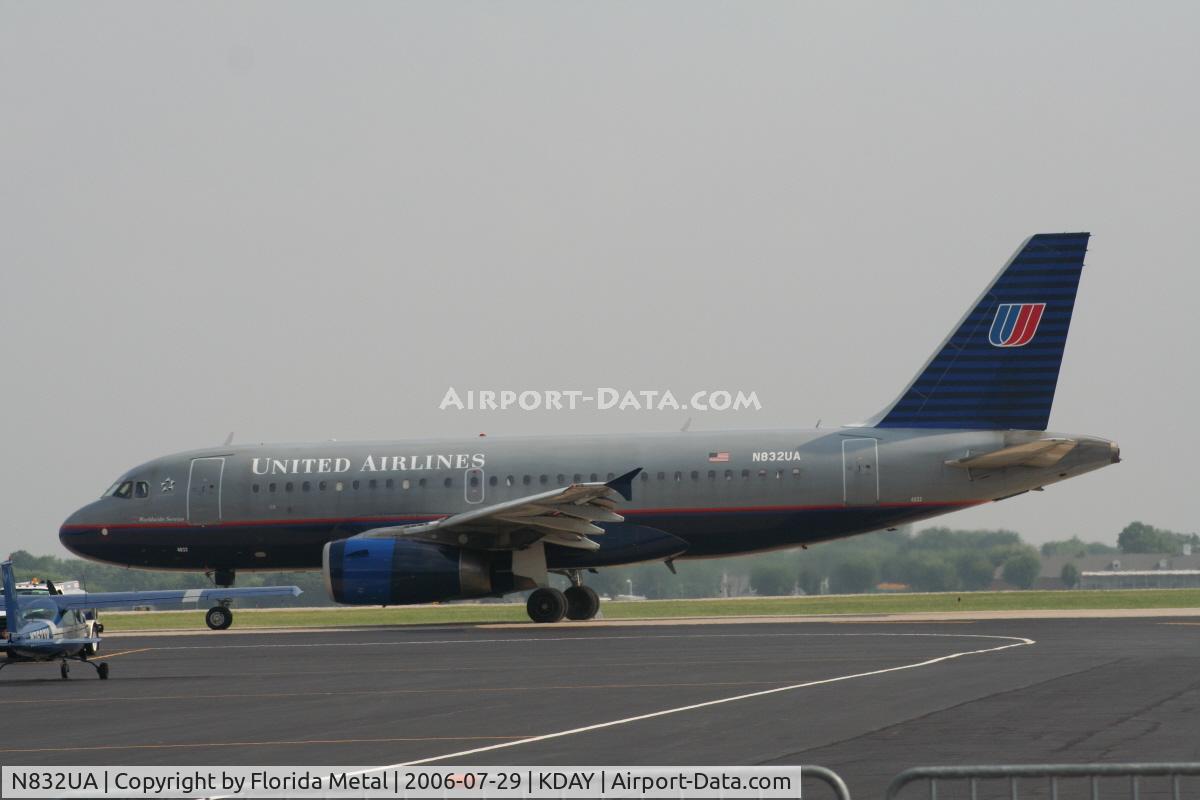 N832UA, 2000 Airbus A319-131 C/N 1321, Ready for take off
