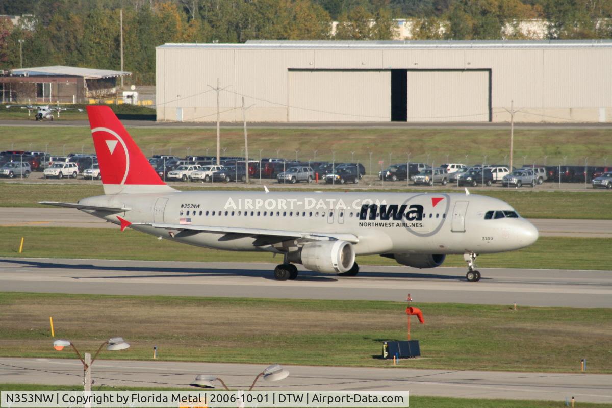 N353NW, 1998 Airbus A320-212 C/N 786, another heading out