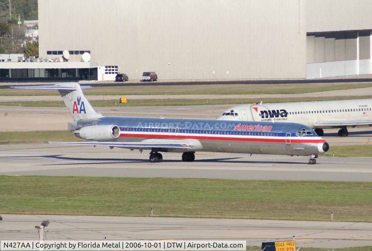 N427AA, 1986 McDonnell Douglas MD-82 (DC-9-82) C/N 49339, Silver bird leaving DTW