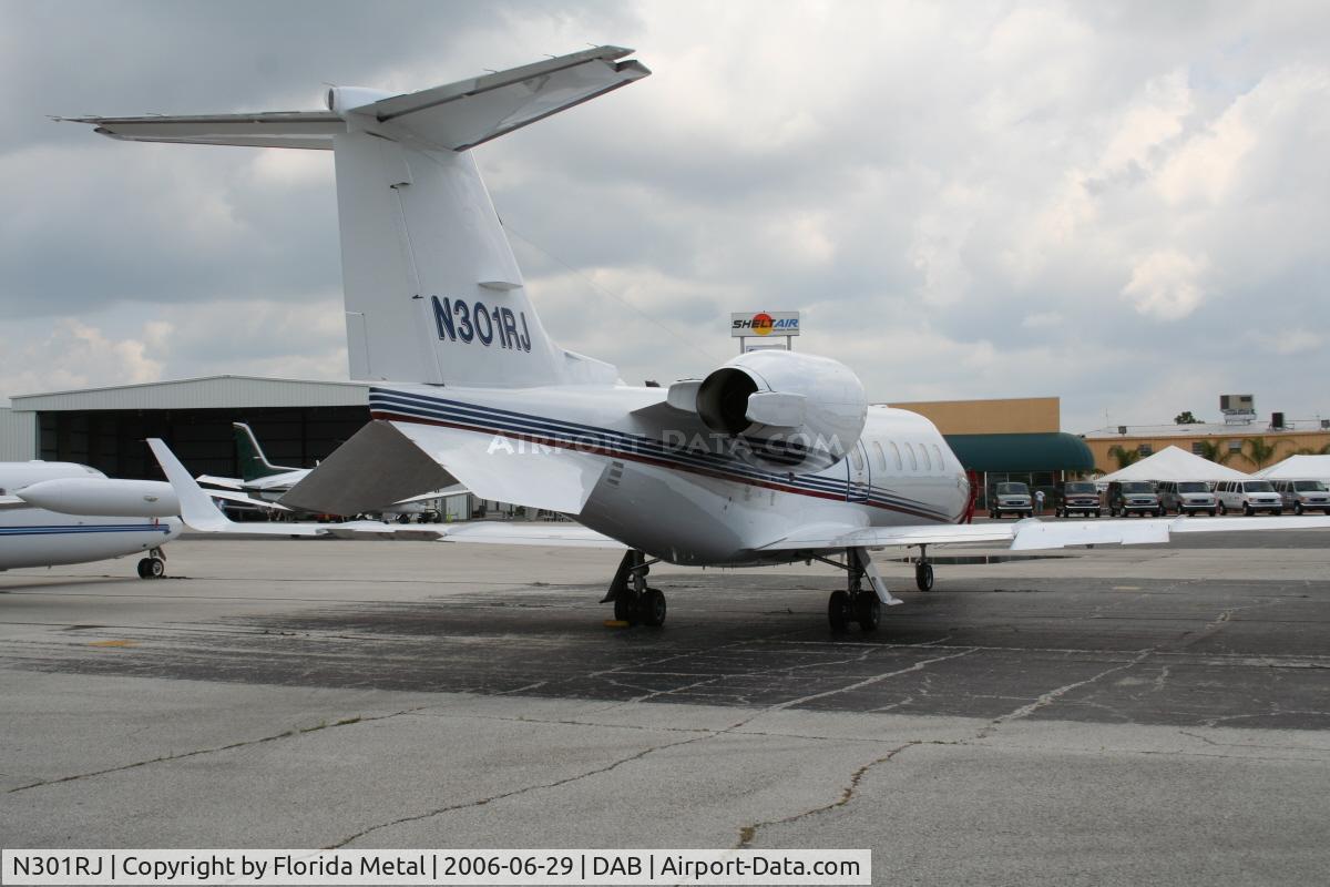 N301RJ, 1995 Learjet 60 C/N 054, Lear in for race