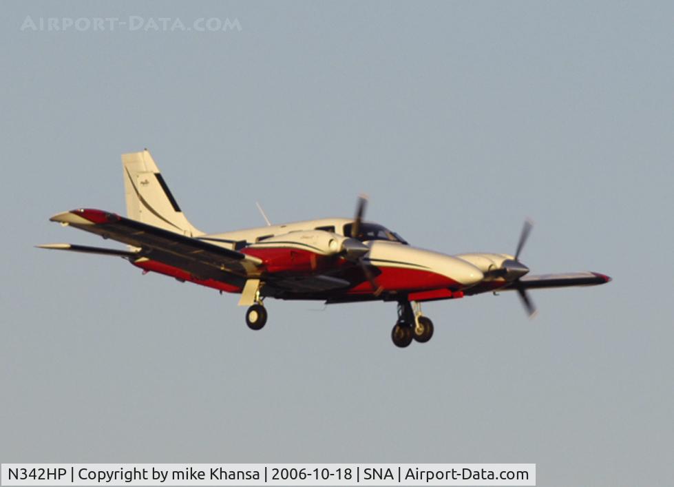 N342HP, 2001 Piper PA-34-220T C/N 3449204, Piper PA-34-220T ready for landing
