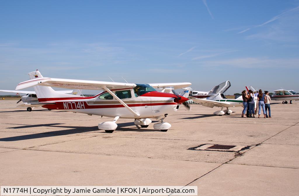 N1774H, 1980 Cessna 182Q Skylane C/N 18267507, 1980 182Q at KFOK