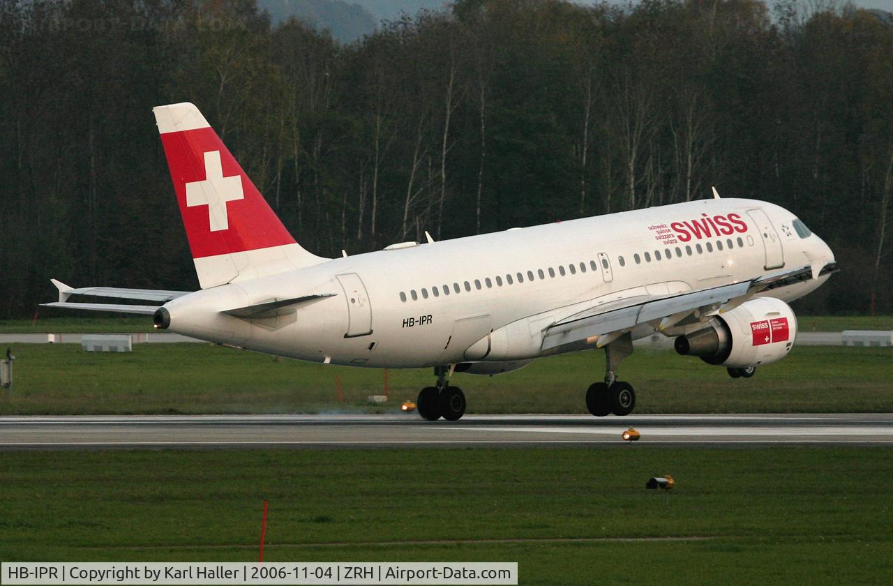 HB-IPR, 1999 Airbus A319-112 C/N 1018, short final RWY 16