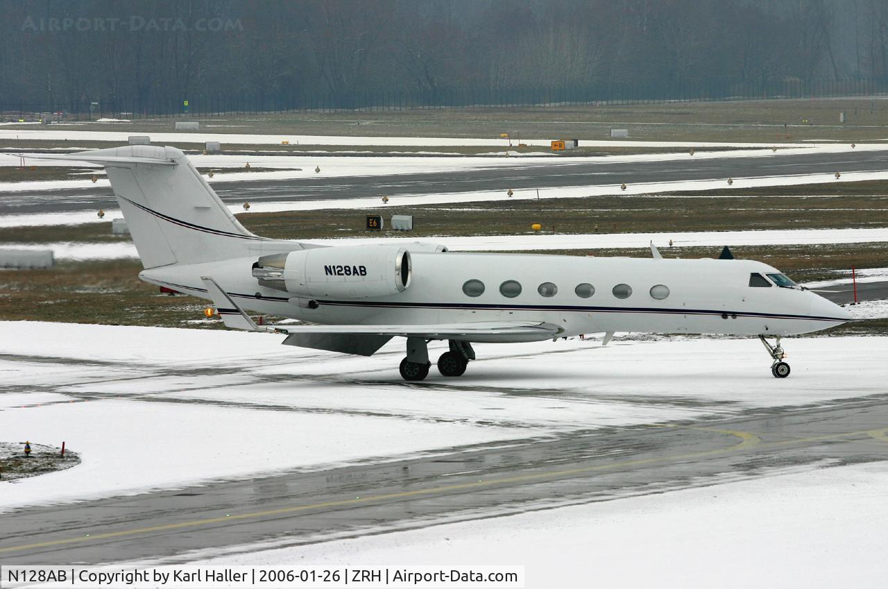 N128AB, 2002 Gulfstream Aerospace G-IV (G400) C/N 1501, WEF gast in Davos