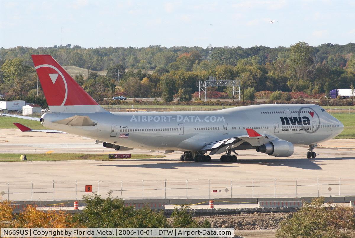 N669US, 1990 Boeing 747-451 C/N 24224, new colors now