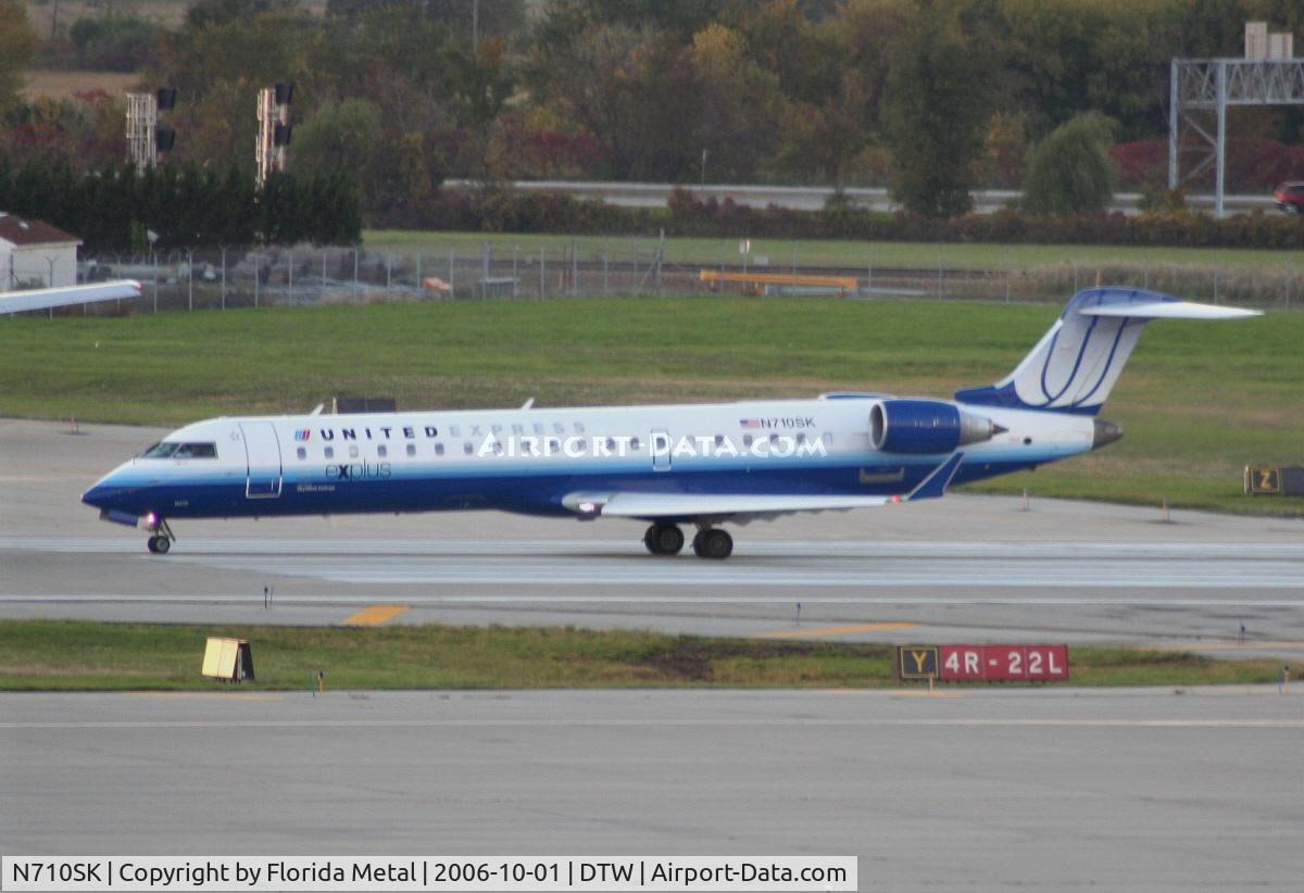 N710SK, 2004 Bombardier CRJ-700 (CL-600-2C10) Regional Jet C/N 10170, Heading to Chicago