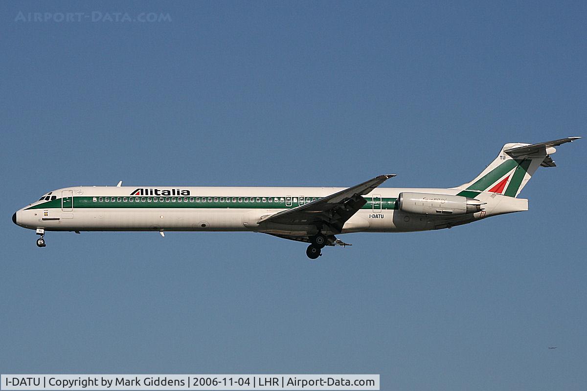 I-DATU, 1992 McDonnell Douglas MD-82 (DC-9-82) C/N 53220, Alitalia MCD MD-82 about to land at London Heathrow