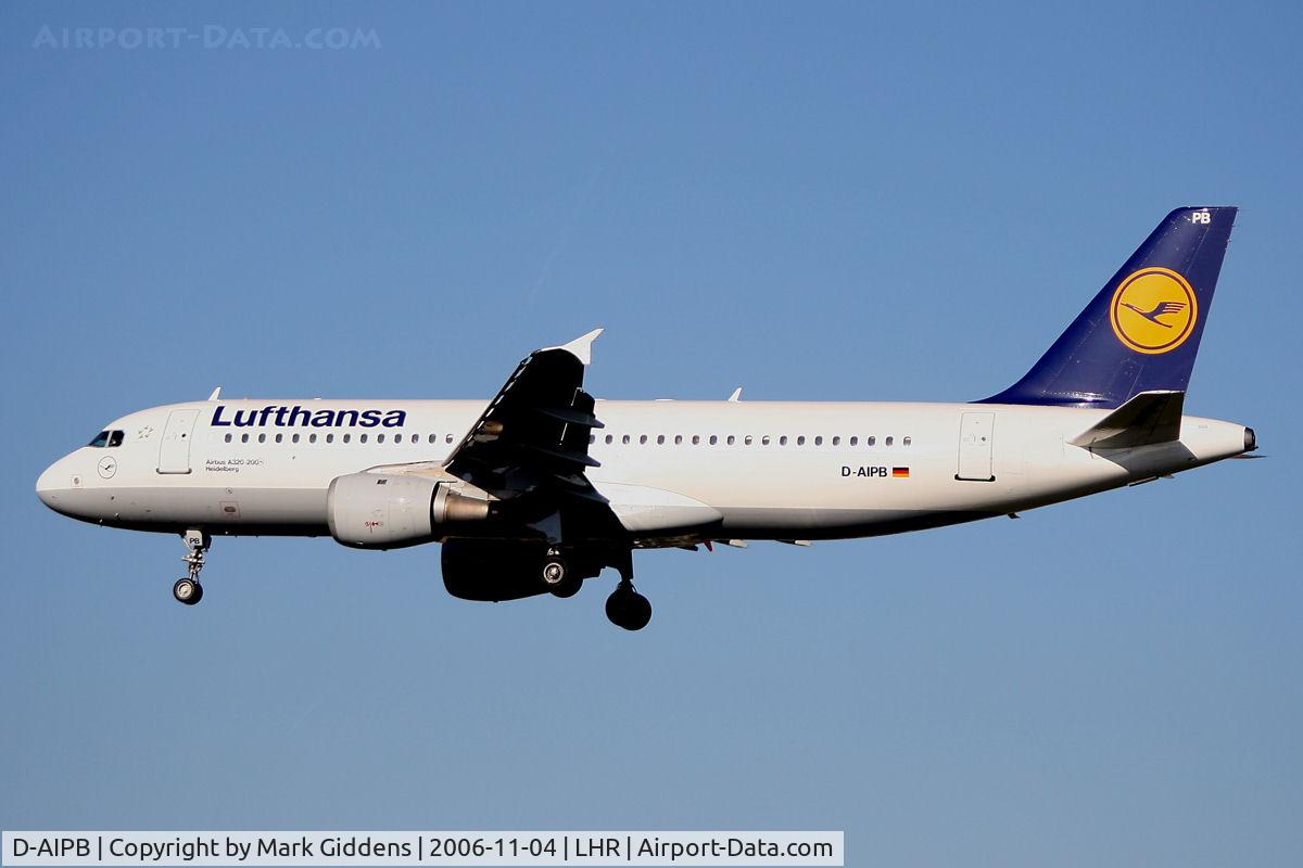 D-AIPB, 1989 Airbus A320-211 C/N 0070, Lufthansa Airbus A320-211 about to land on 27R at LHR