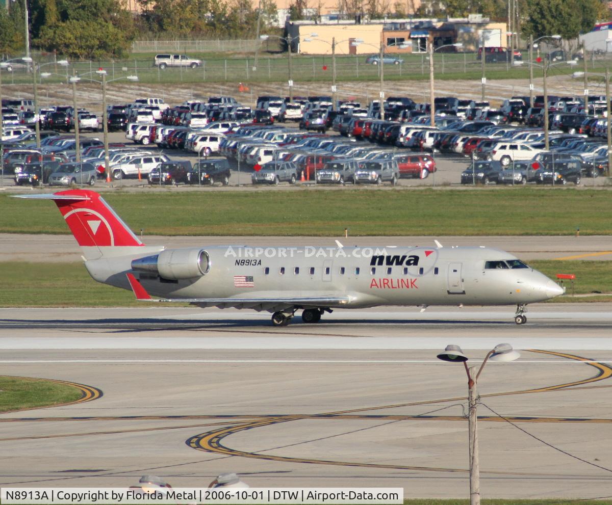 N8913A, 2004 Bombardier CRJ-200 (CL-600-2B19) C/N 7913, Pinnacle