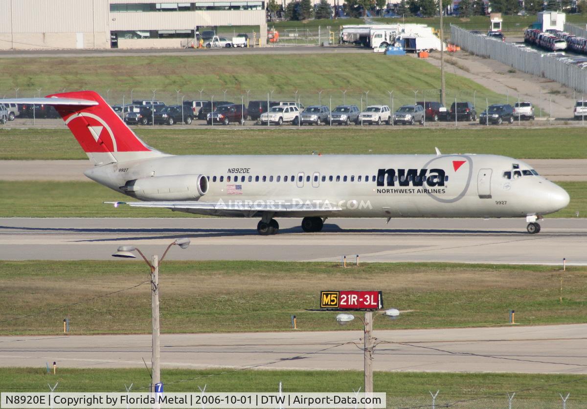 N8920E, 1967 Douglas DC-9-31 C/N 45835, in new colors