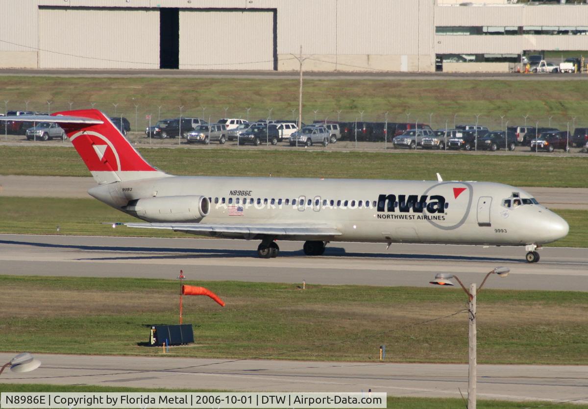 N8986E, 1969 Douglas DC-9-31 C/N 47402, New colors