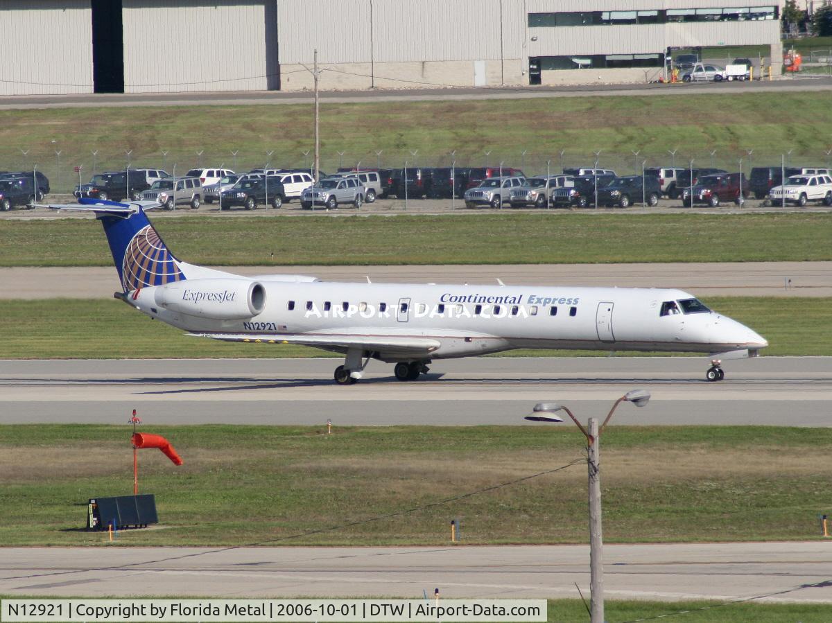 N12921, 2000 Embraer ERJ-145LR (EMB-145LR) C/N 145354, Newark bound