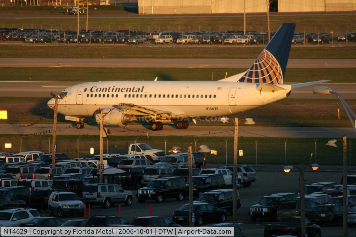 N14629, 1995 Boeing 737-524 C/N 27533, Going to hold for a while due to weather in EWR