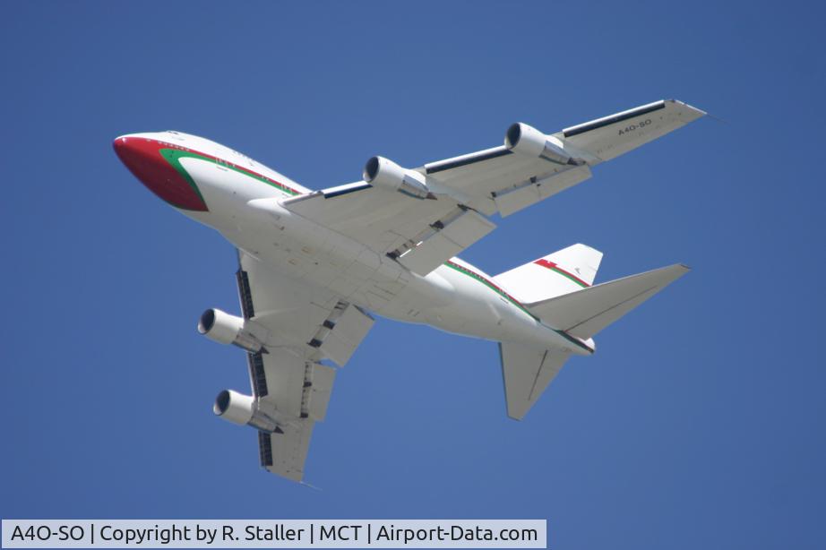A4O-SO, 1979 Boeing 747SP-27 C/N 21785, VIP Aircraft flying politicians over the city of Muscat