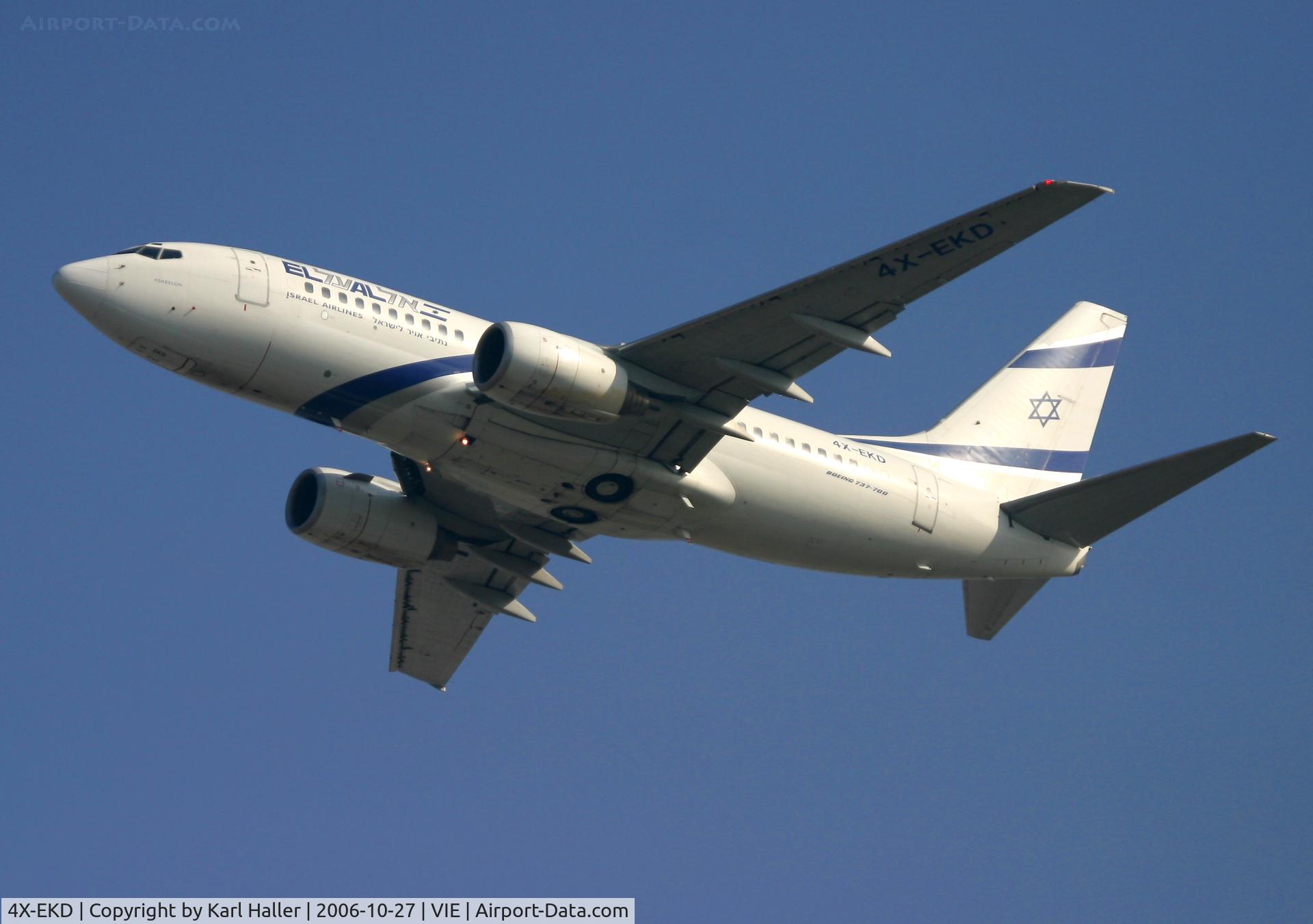 4X-EKD, 1999 Boeing 737-758 C/N 29960, first day in Vienna