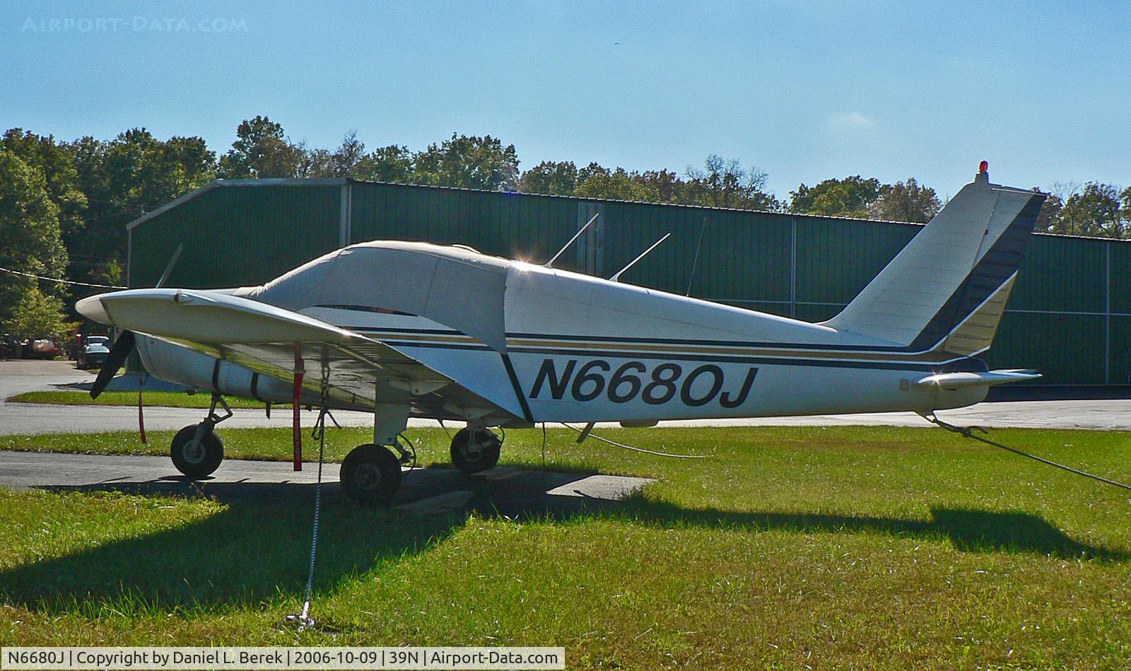 N6680J, Piper PA-28-140 C/N 28-24368, Piper Cherokee 180 takes five at Princeton Airport.
