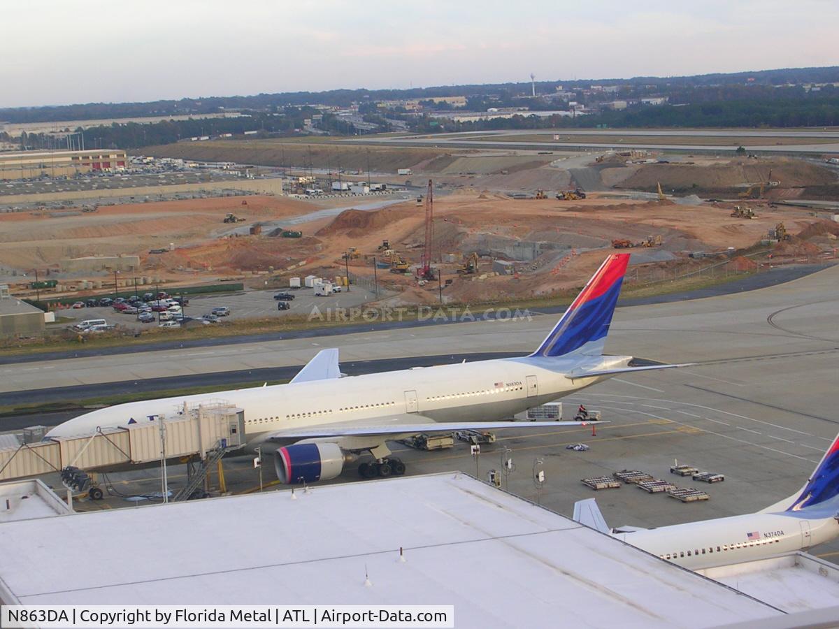 N863DA, 1999 Boeing 777-232 C/N 29735, From the roof