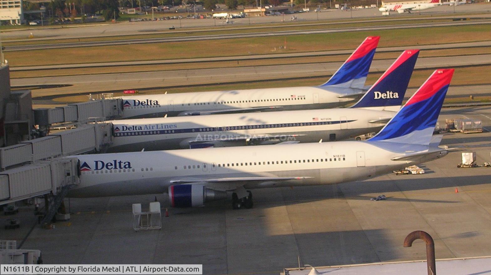 N1611B, 2000 Boeing 767-332/ERF C/N 30595, From on top of Concourse E