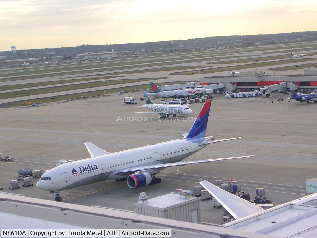 N861DA, 1999 Boeing 777-232 C/N 29952, 777