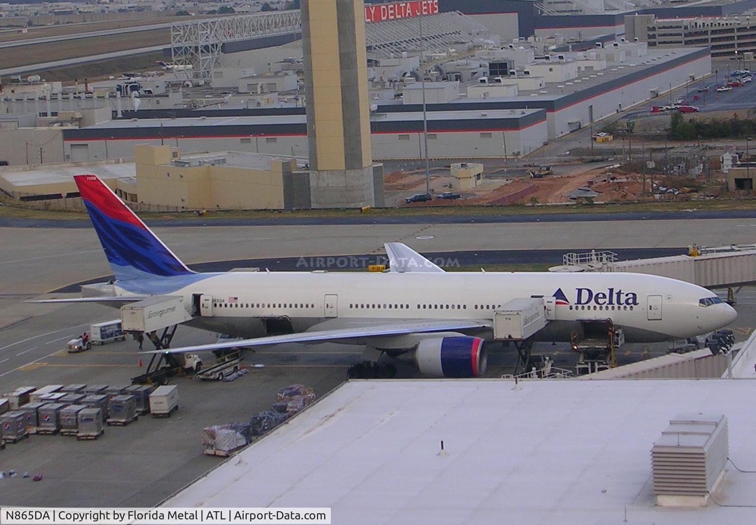 N865DA, 1999 Boeing 777-232 C/N 29737, From Concourse E
