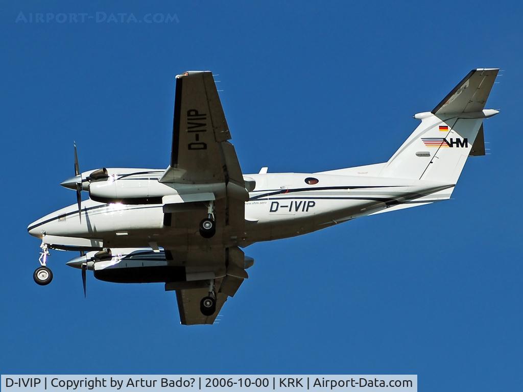 D-IVIP, 1999 Raytheon B200 King Air C/N BB-1672, VHM Schul- und Charterflug GmbH - Beech Super King Air B200