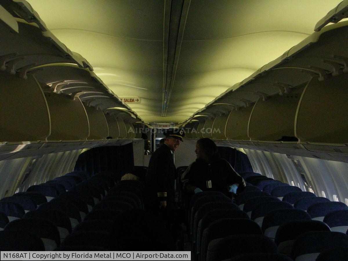 N168AT, 2004 Boeing 737-76N C/N 32653, cabin