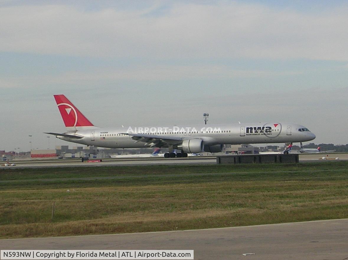 N593NW, 2003 Boeing 757-351 C/N 32993, Unusual site at ATL, bringing in the Bucs to face the Falcons