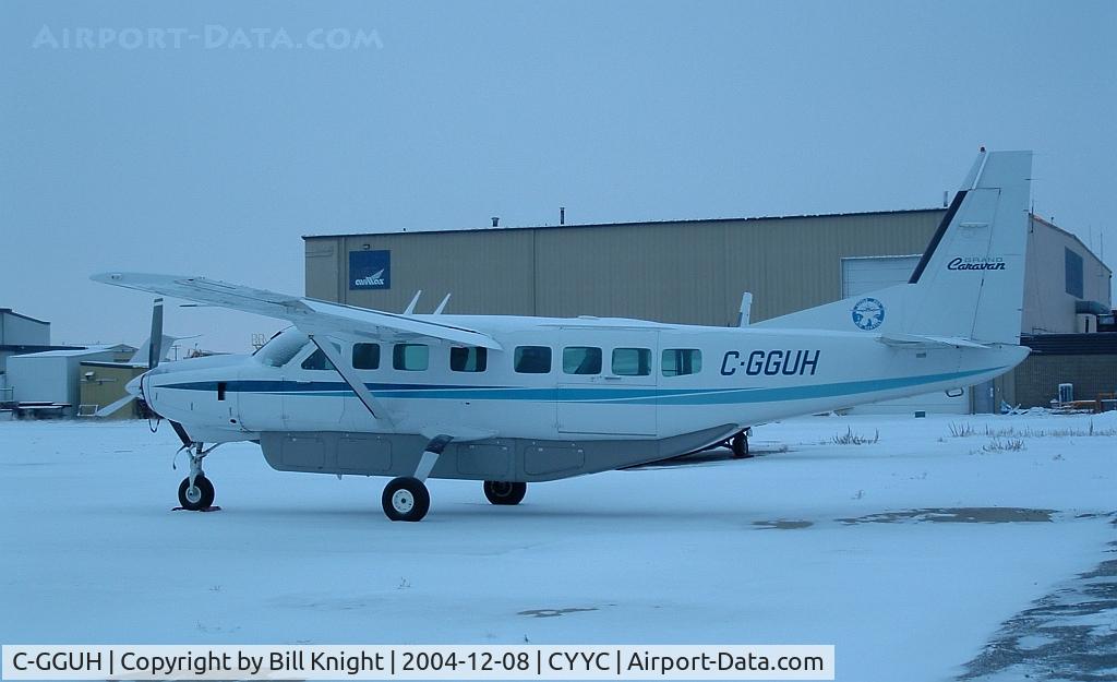 C-GGUH, 2000 Cessna 208B Grand Caravan C/N 208B0827, Early AM with the (old) Fuji P&S at Esso FBO