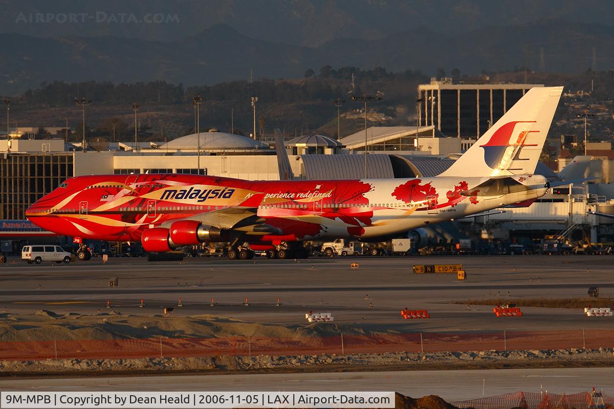 9M-MPB, 1993 Boeing 747-4H6 C/N 25699/965, Malaysia Airlines 9M-MPB 'Hibiscus' arriving at the Tom Bradley International Terminal.