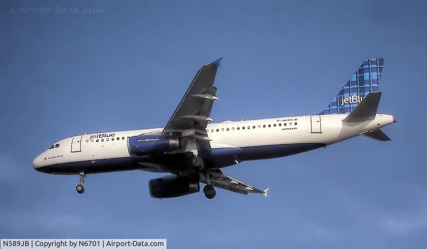 N589JB, 2004 Airbus A320-232 C/N 2215, N589JB approaching TPA 36L
