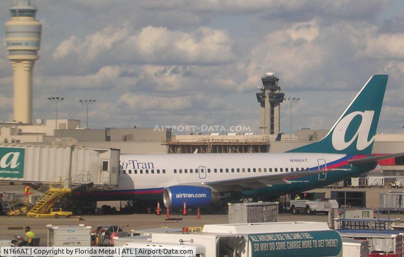 N166AT, 2004 Boeing 737-7BD C/N 33917, afternoon in ATL