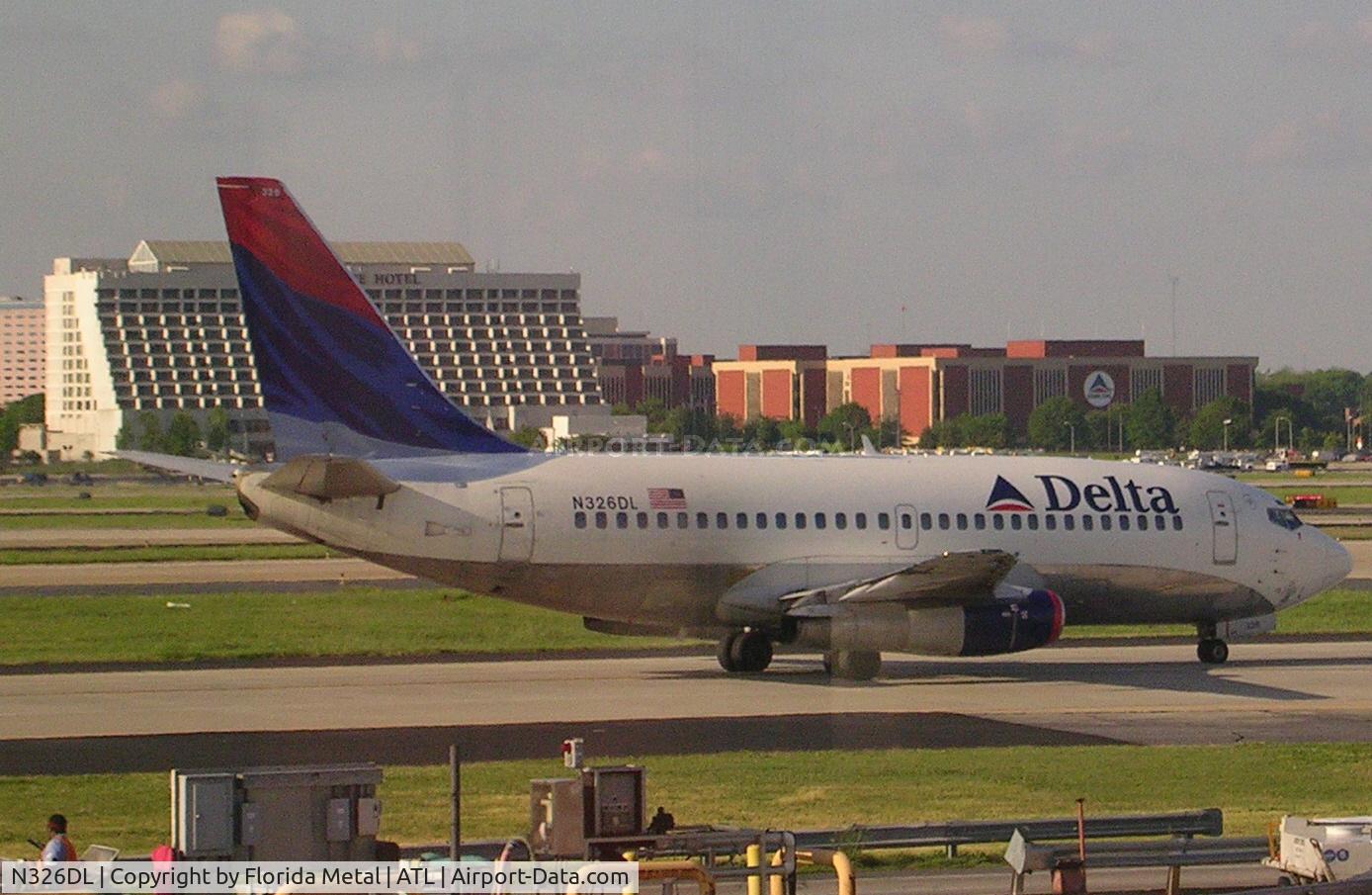 N326DL, 1984 Boeing 737-232 C/N 23098, taxi