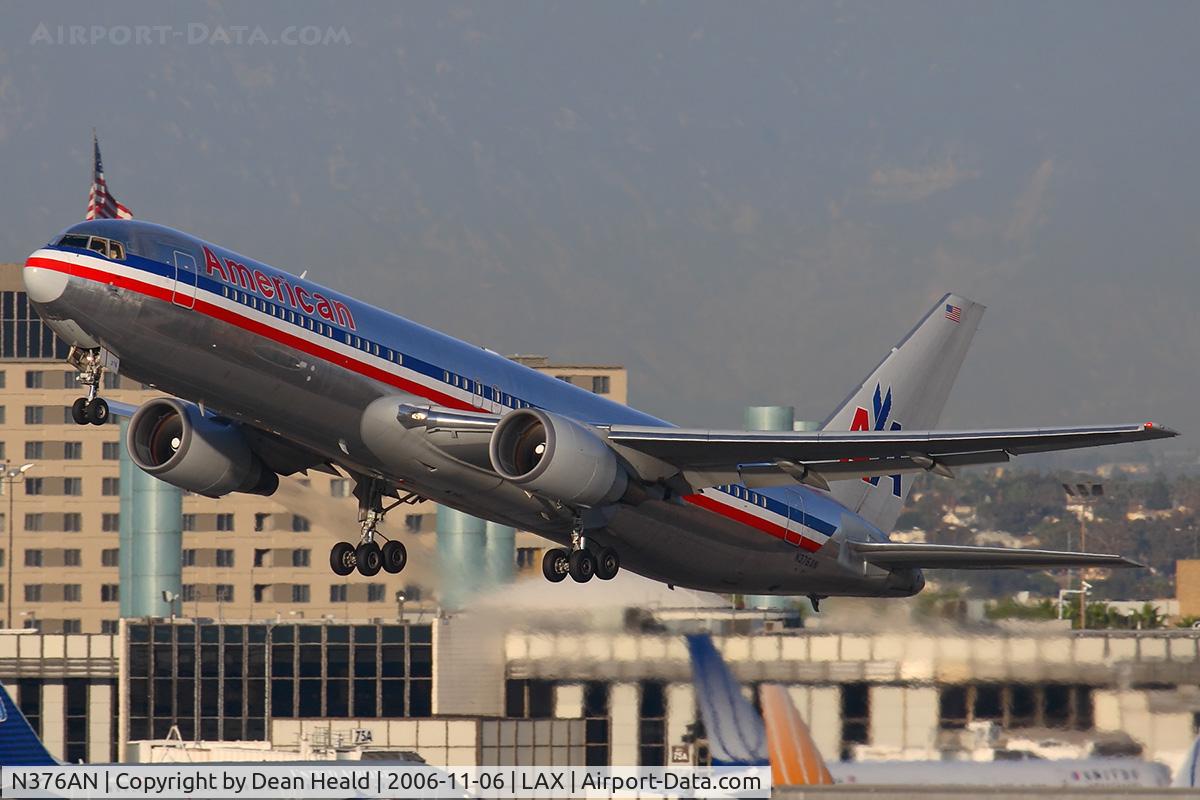N376AN, 1992 Boeing 767-323 C/N 25445, American Airlines N376AN (FLT AAL283) climbing out from RWY 25R enroute to Honolulu Int'l (KPHL).