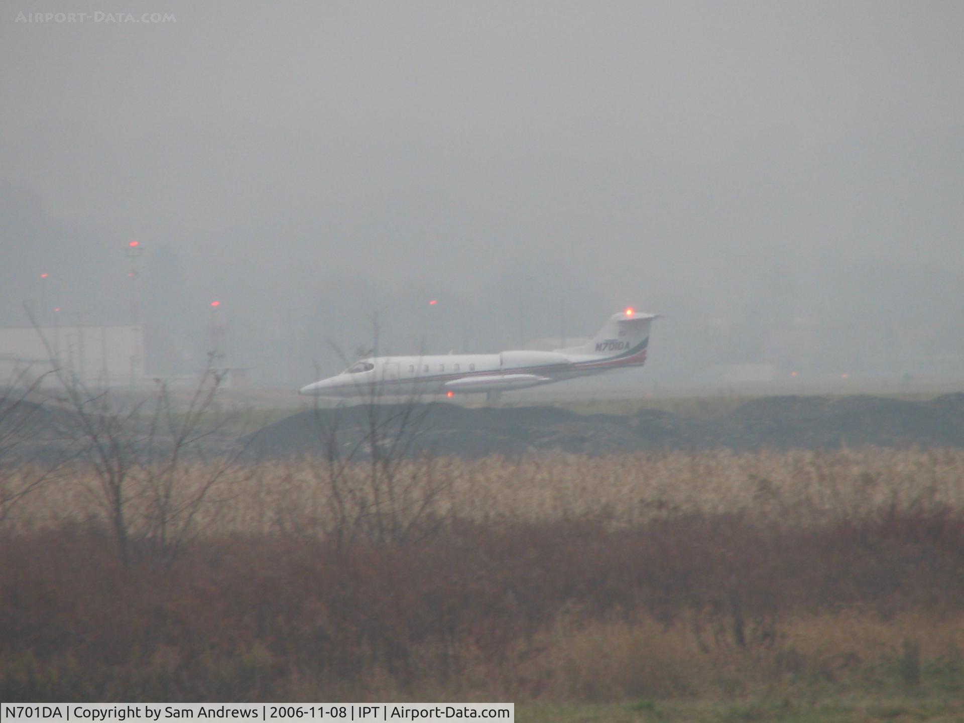 N701DA, 1978 Gates Learjet 35A C/N 35A-180, Just arrived from Allegheny County.  They only spent 15 minutes on the ground here.  I wasn't able to get the outbound pics.