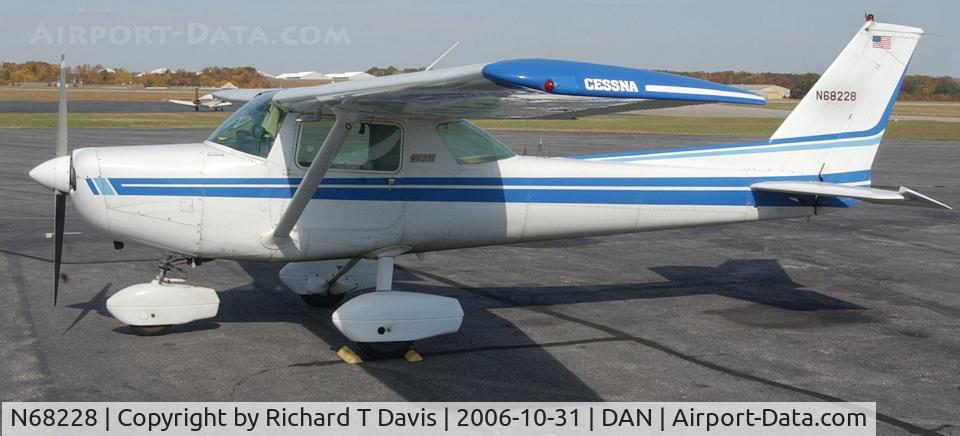 N68228, 1981 Cessna 152 C/N 15285320, 1981 Cessna 152 in Danville Va.