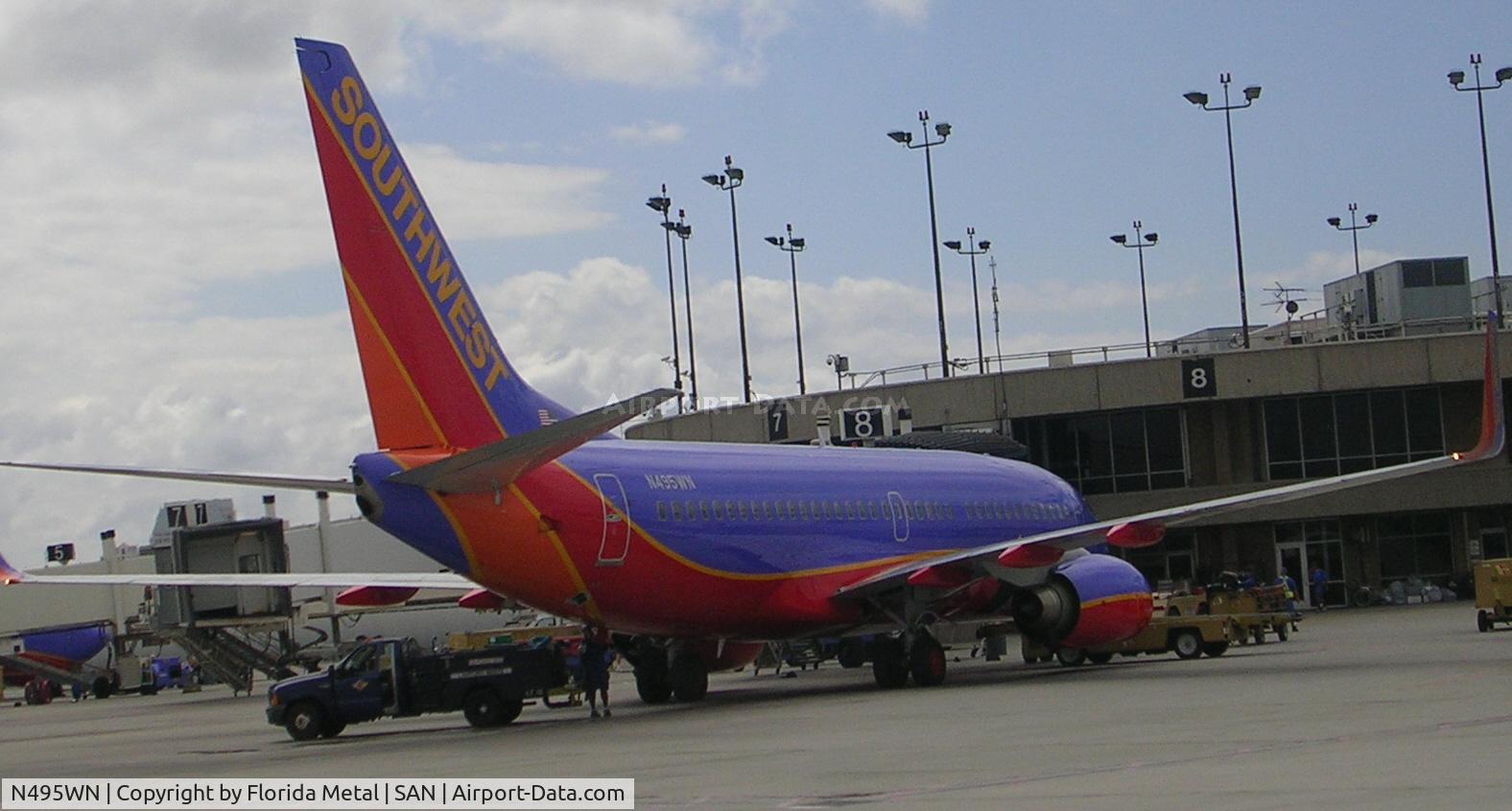 N495WN, 2004 Boeing 737-7H4 C/N 33869, SAN Ramp