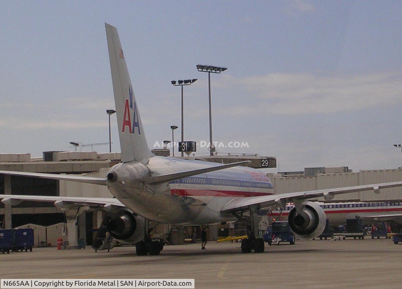 N665AA, 1992 Boeing 757-223 C/N 25299, SAN Ramp