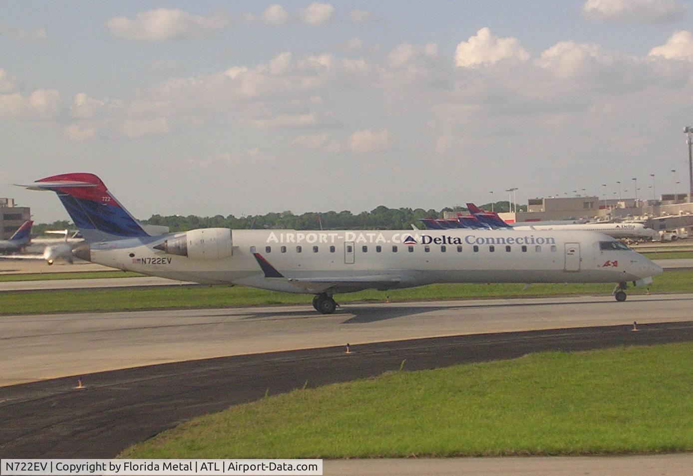 N722EV, 2003 Bombardier CRJ-701 (CL-600-2C10) Regional Jet C/N 10127, Taxiing to take off