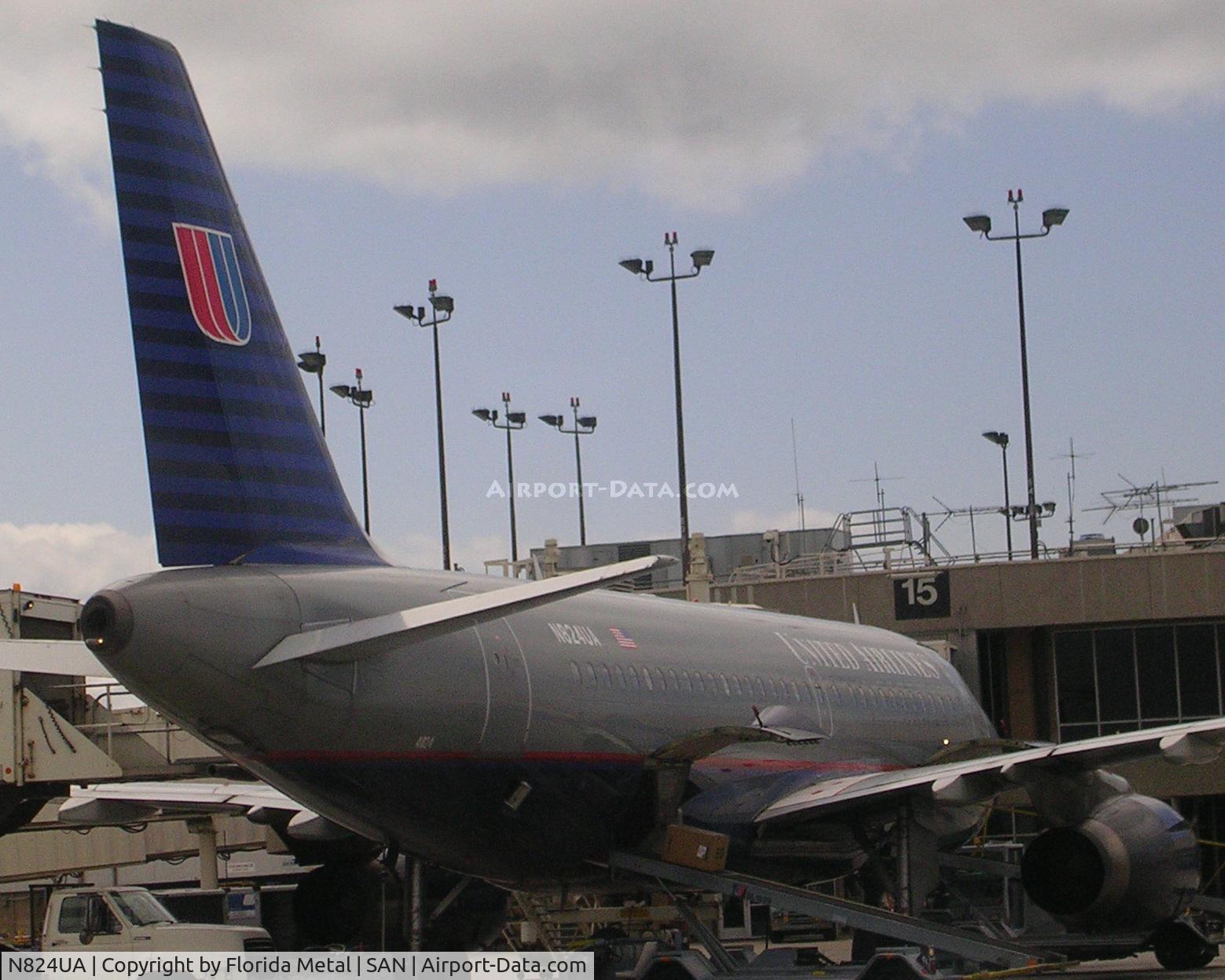 N824UA, 1999 Airbus A319-131 C/N 965, SAN Ramp