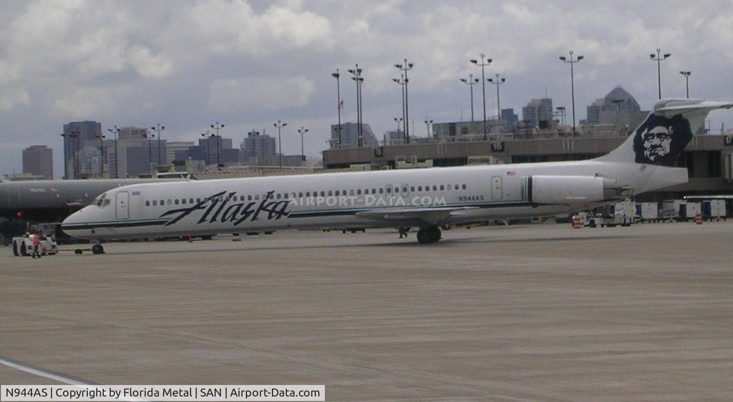 N944AS, 1990 McDonnell Douglas MD-83 (DC-9-83) C/N 53019, Alaska