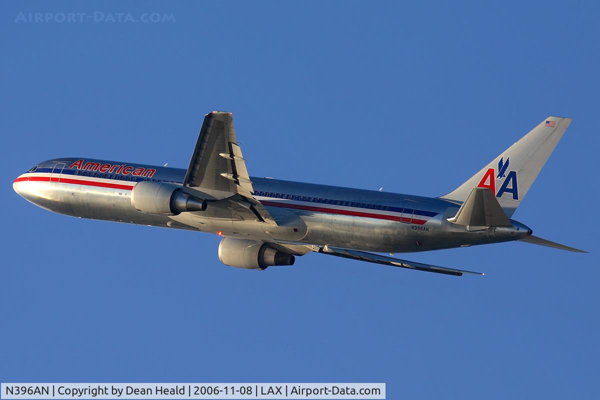 N396AN, 1999 Boeing 767-323/ER C/N 29603, American Airlines N396AN (FLT AAL283) climbing out from LAX enroute to Honolulu Int'l (PHNL).