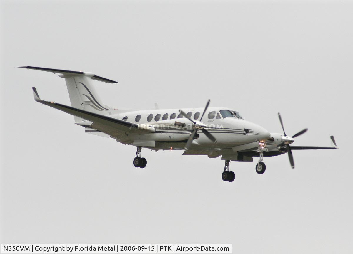 N350VM, 1991 Beech B300 King Air C/N FL-41, landing
