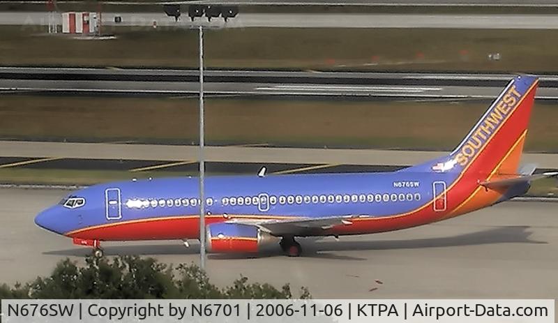 N676SW, 2000 Boeing 737-3A4 C/N 23288, Arriving at TPA