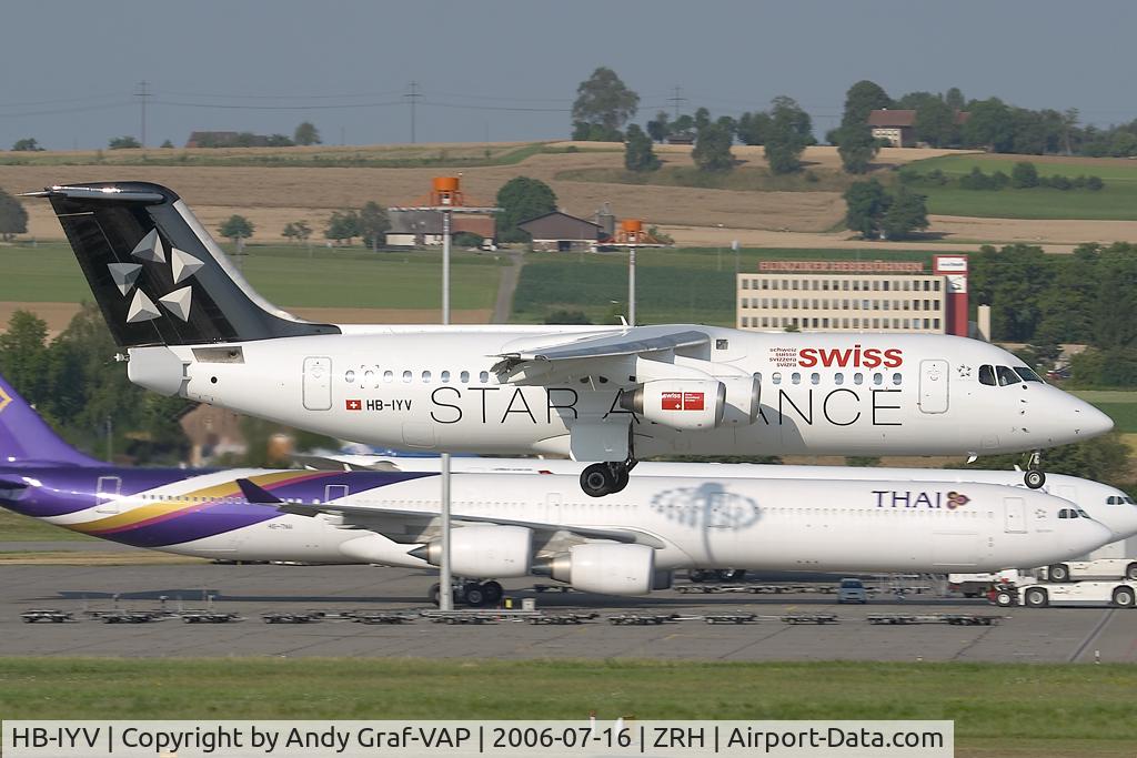 HB-IYV, 2000 British Aerospace Avro 146-RJ100 C/N E3377, SWISS Bae146
