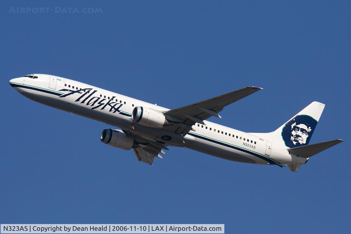 N323AS, 2004 Boeing 737-990 C/N 30021, Alaska Airlines N323AS (FLT ASA272) climbing out from RWY 24L enroute to Los Cabos Int'l (MMSD).