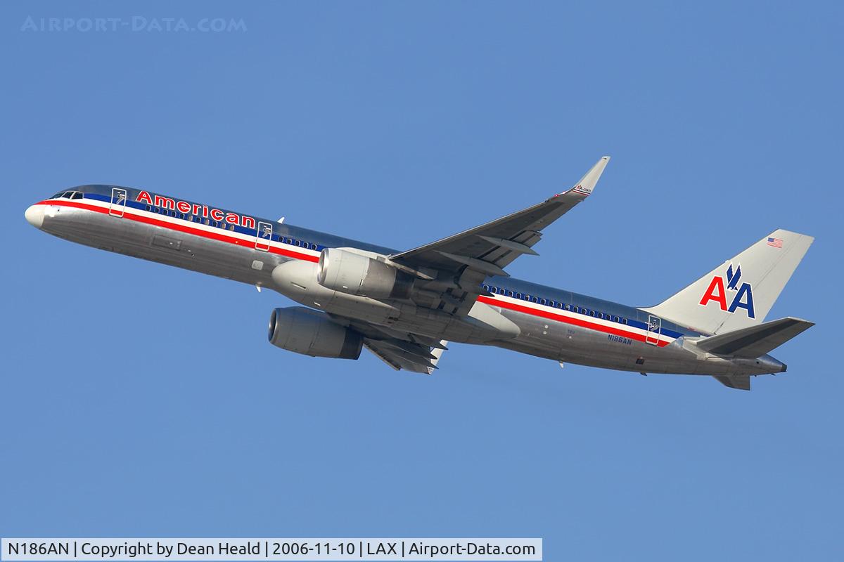 N186AN, 2001 Boeing 757-223 C/N 32380, American Airlines N186AN (FLT AAL2450) climbing out from RWY 25R enroute to Dallas Fort Worth Int'l (KDFW).